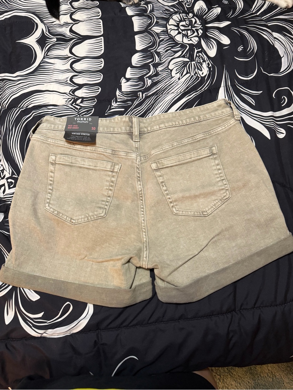 NWT Torrid smoke stack-Toned colored Cuffed Denim Shorts - Picture 2 of 6